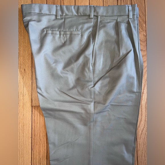 New No Tag Men’s Haggar Khaki Pants Size 42”x30” - Picture 5 of 5